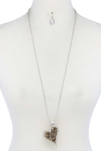 Load image into Gallery viewer, Two Tone Filigree Hert Shape Pendant Necklace
